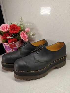 Unisex Style Dr. MARTENS  Black Platform Lace-Up Oxfords (sz M8.5 W10)